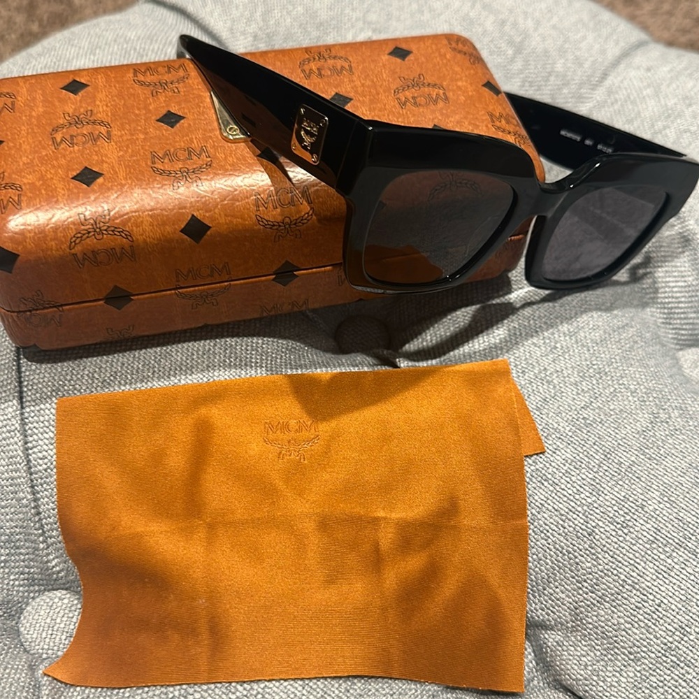 MCM sunglasses 🩶🤍